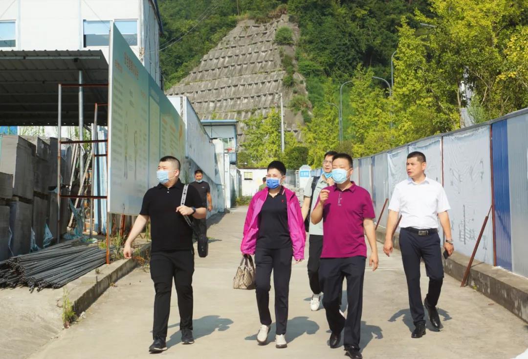 蔡秘书长一行远赴贵州遵义市汇川区考察调研