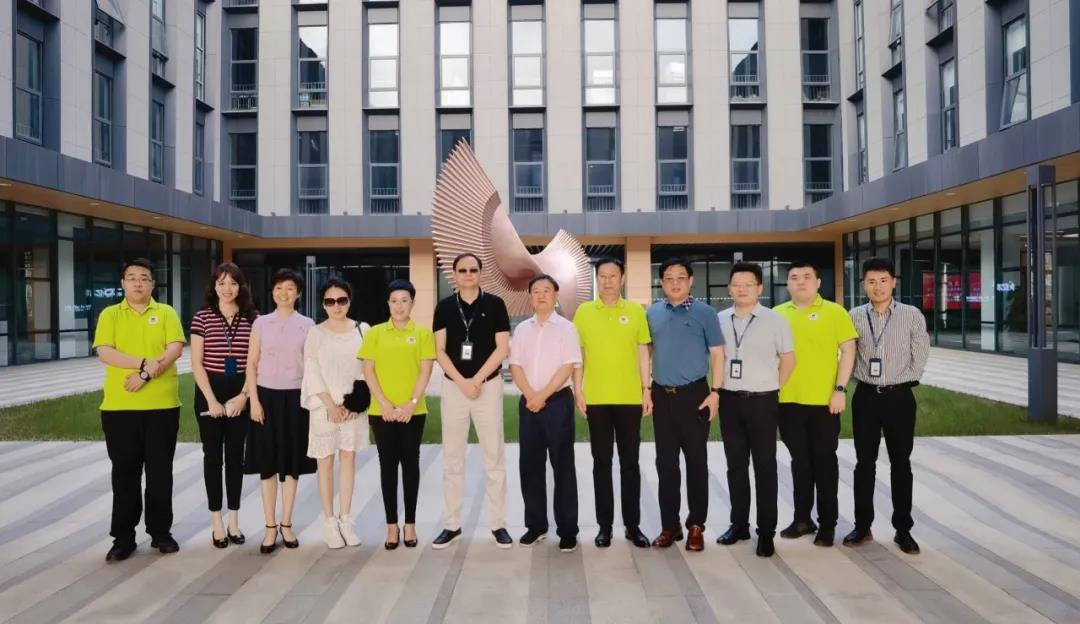 中国社会福利基金会科技健康公益基金管委会、中仁慈善基金会蔡君翼秘书长及南京医疗器械管理协会何光明会长一行莅临亿高共商合作