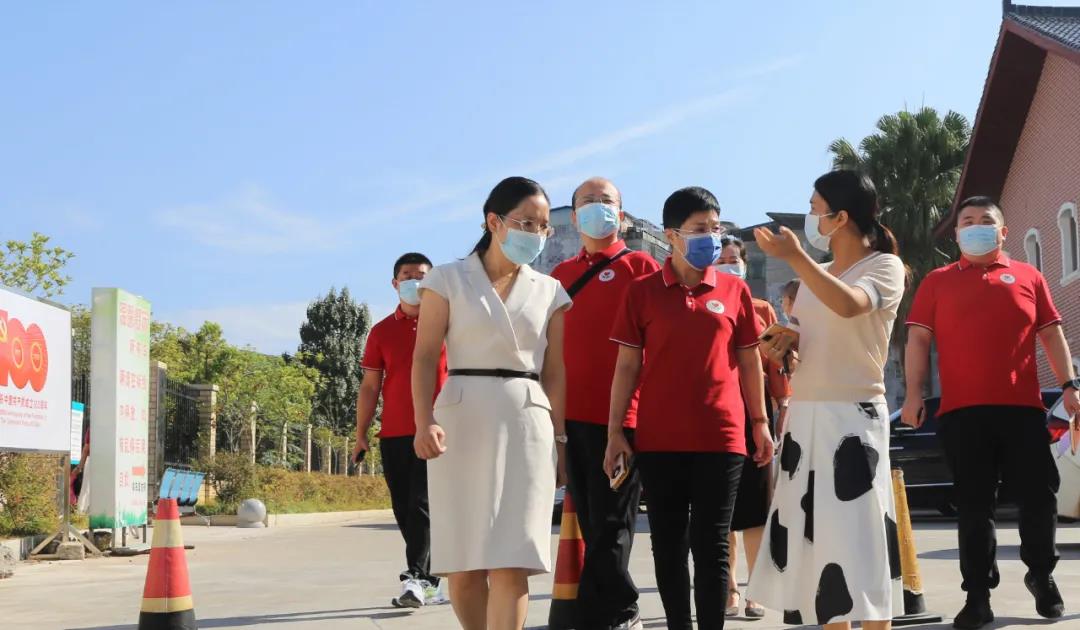 聚焦基层就医“急难愁盼”问题，蔡秘书长一行深入江西龙南市调研考察