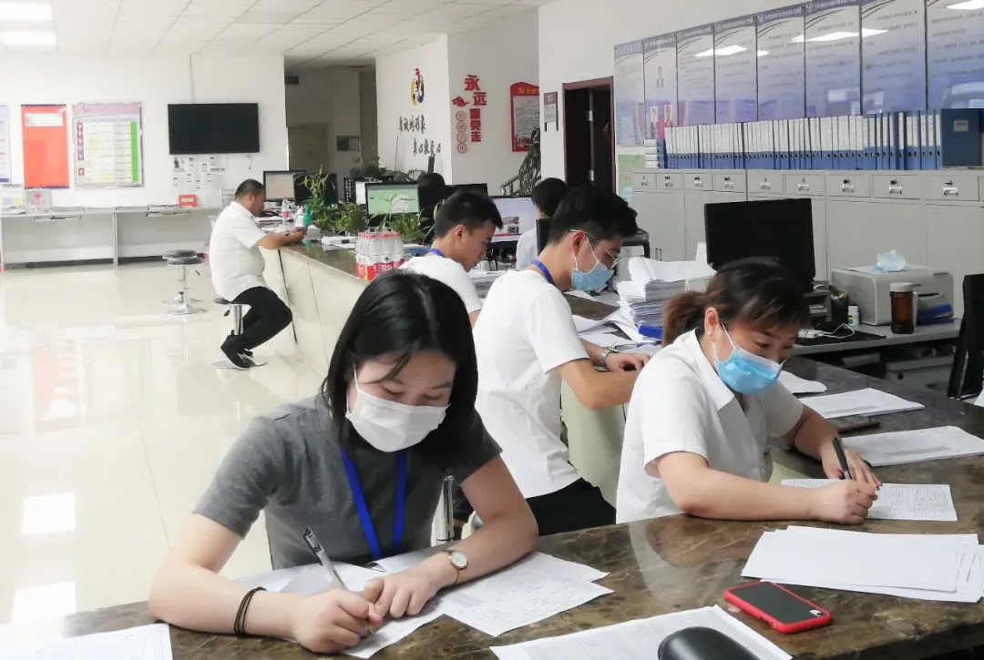 “青春志愿，爱在社区”我会人员积极参与社区活动