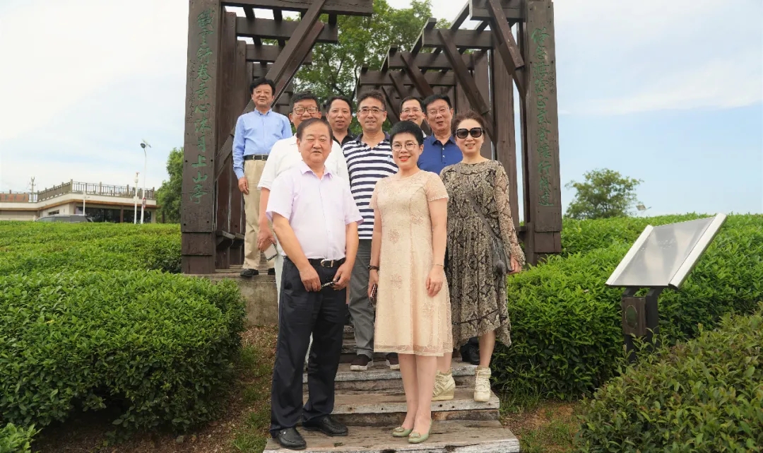 我会领导赴江苏省南京市洽谈公益项目