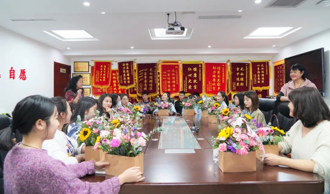 京城最美是金秋，社企联动创和谐，邂逅插花艺术之美